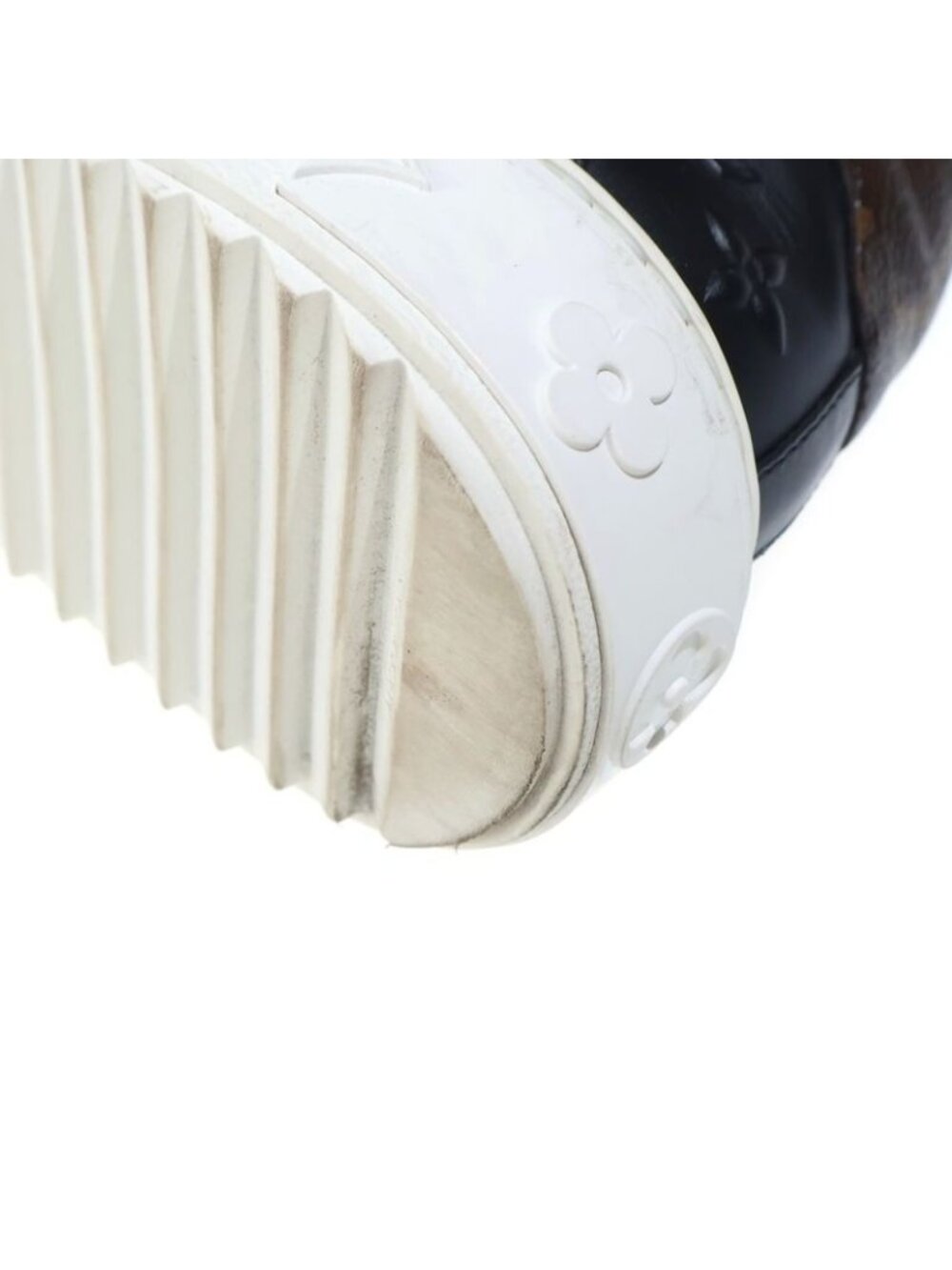 Louis Vuitton Time Out Sneaker - Picture 6 of 6